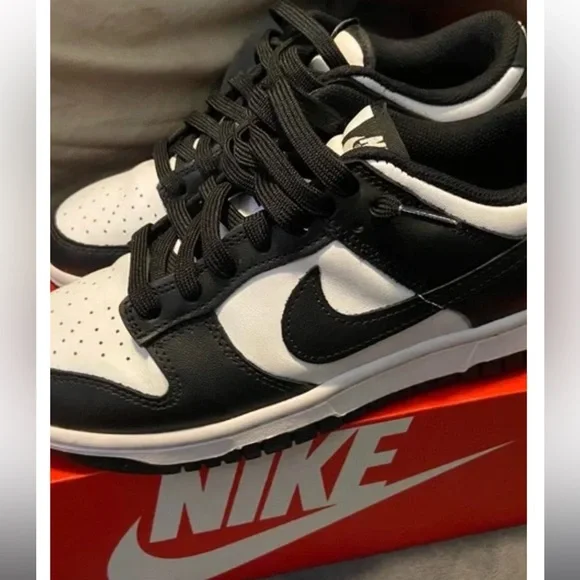 Nike dunks - Picture 2 of 3